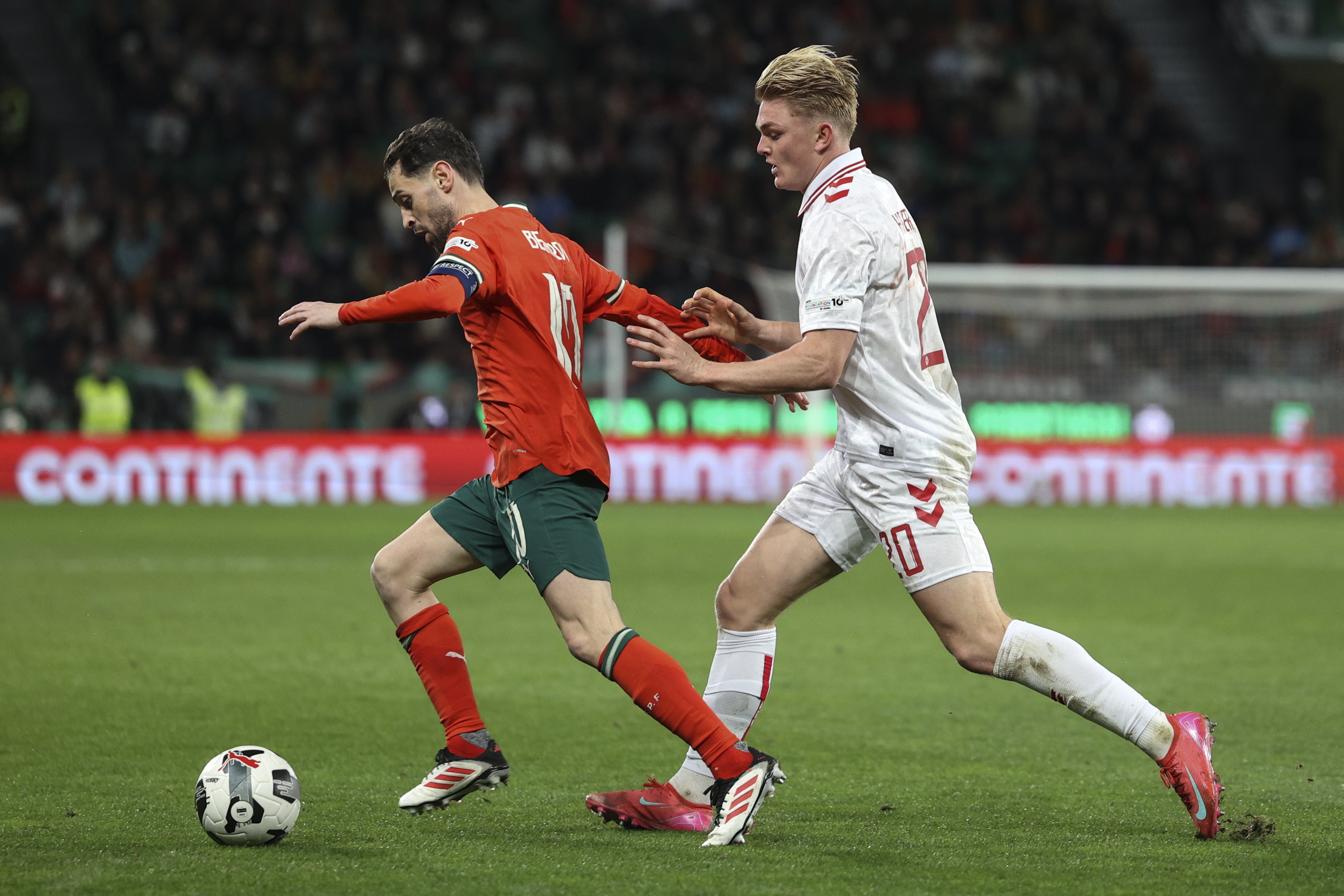 欧洲足球冠军联赛小组赛战局激烈 欧洲足球冠军联赛小组赛战局激烈