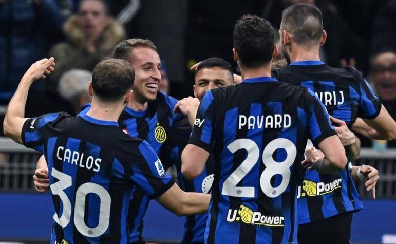 包含罗马阵容整体实力突出,球队射手火力强劲的词条 包含罗马阵容整体实力突出,球队射手火力强劲的词条