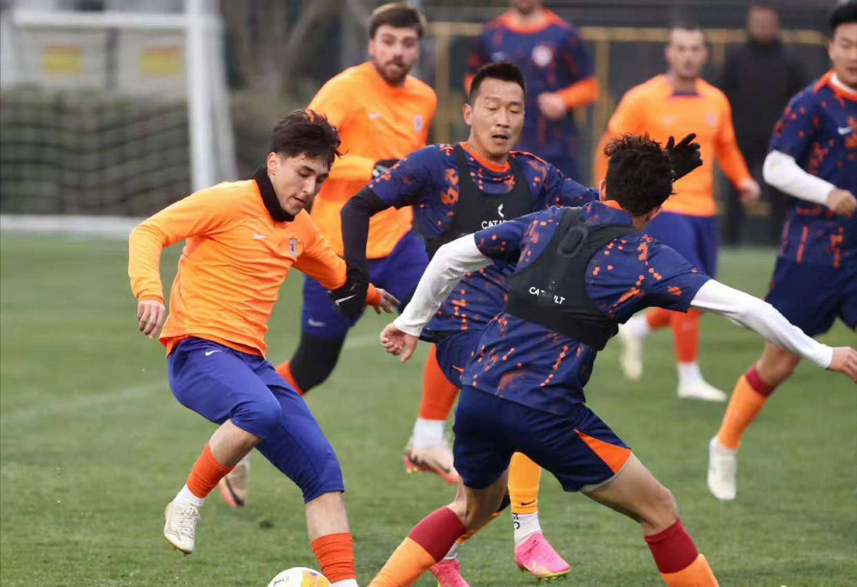 球队战术调整获得比赛中出人意料胜利 球队战术调整获得比赛中出人意料胜利