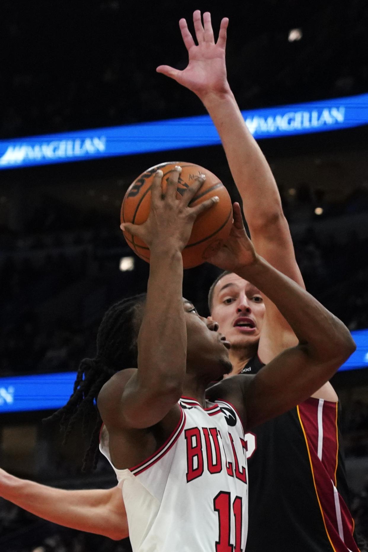 公牛球员连续投进致胜一球,成为焦点 公牛球员连续投进致胜一球,成为焦点