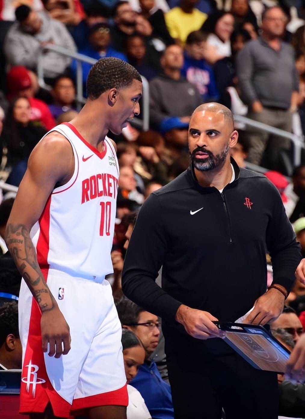 火箭主帅德安东尼赞誉球队团结精神