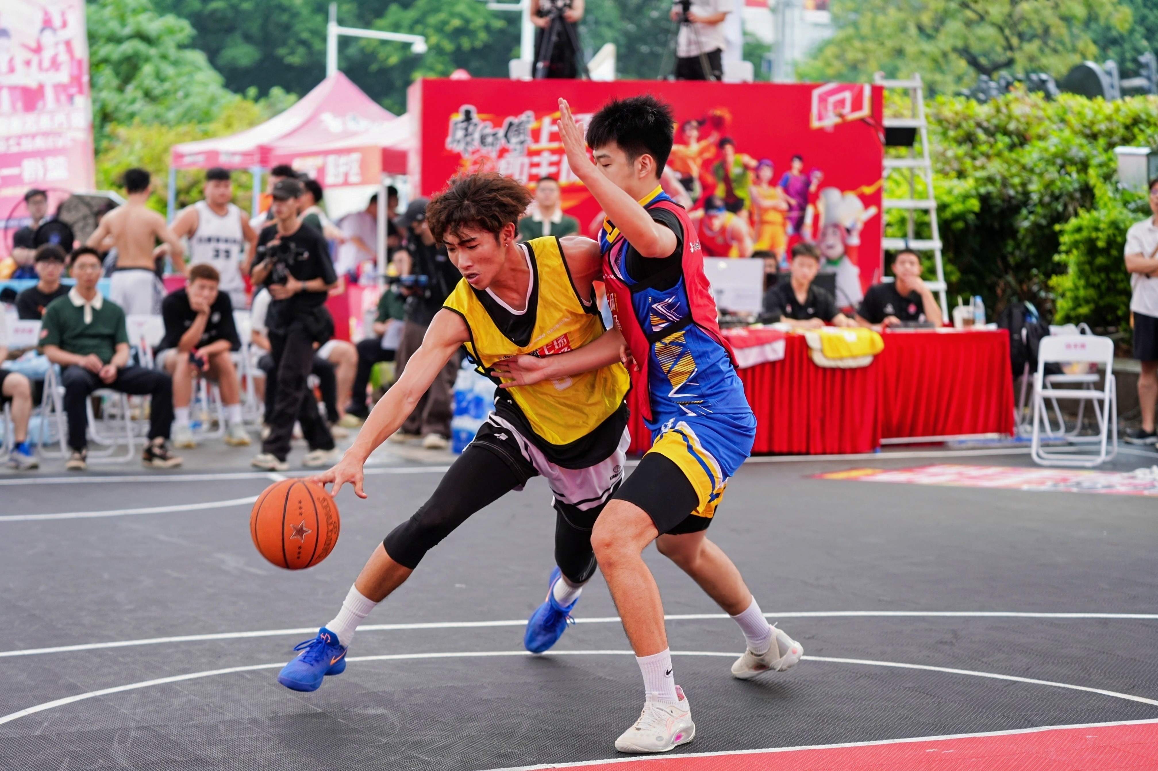 顶级篮球职业联赛再度上演精彩对决,观赏性极佳的简单介绍 顶级篮球职业联赛再度上演精彩对决,观赏性极佳的简单介绍