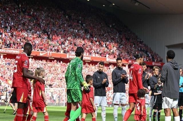 利物浦客场遭遇惨败,球队卫冕形势堪忧的简单介绍 利物浦客场遭遇惨败,球队卫冕形势堪忧的简单介绍