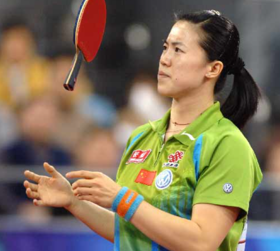 乒乓球传奇选手王楠现场加油 乒乓球传奇选手王楠现场加油