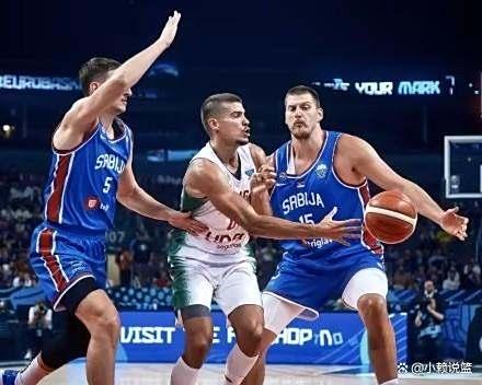 篮球场上球员之间的对抗高潮迭起