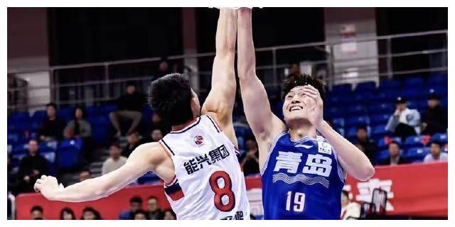 关于广州击败青岛，实力大增赛季前景的信息