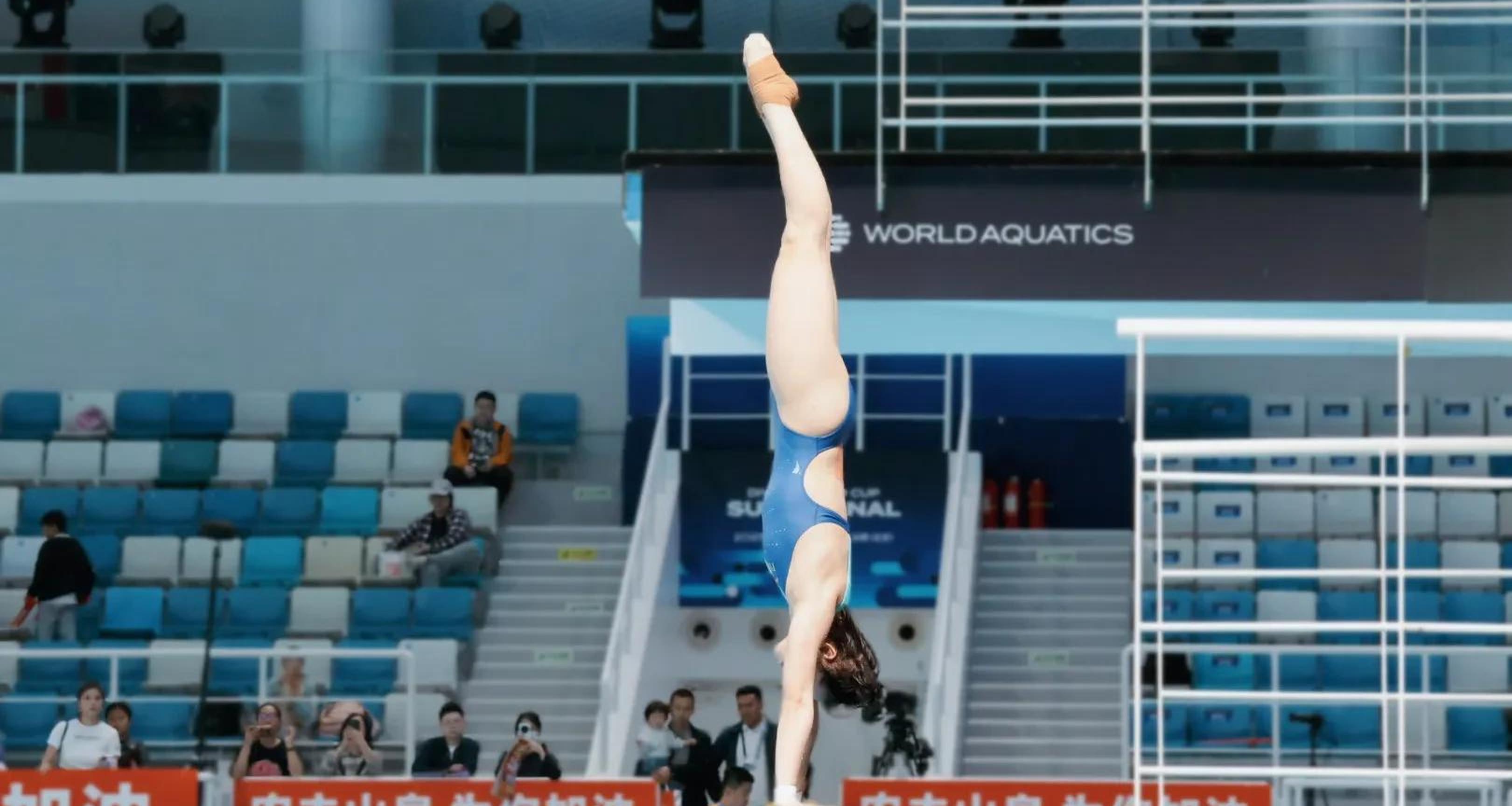 跳水比赛遭遇波折,选手坚韧不拔最终夺冠 跳水比赛遭遇波折,选手坚韧不拔最终夺冠